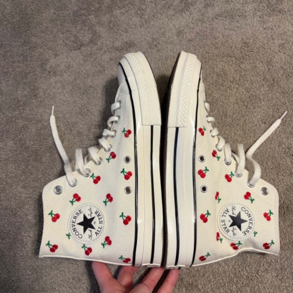 Embroidered cherry high-top Converse - Picture 5 of 13
